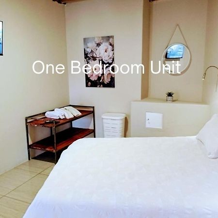 Apartamento Bateleur Self Catering Cc Windhoek Exterior foto